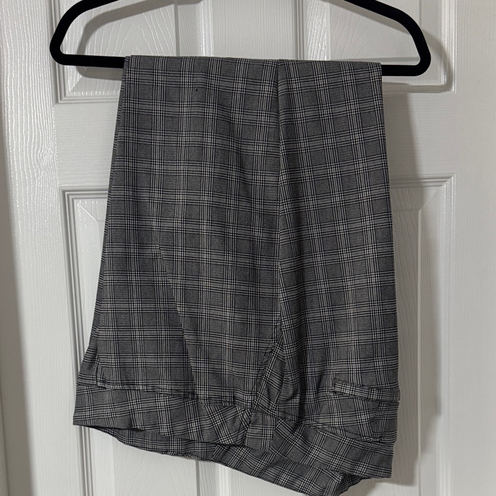Adrienne Vittadini Black and White Patterned Garment